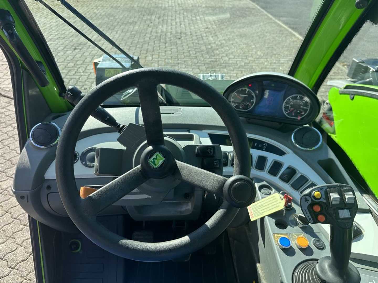 Used Forklift Merlo Merlo P27.6 Plus Krautuvas su teleskopine svirtimi (Image 6) Used Forklift Merlo Merlo P27.6 Plus Krautuvas su teleskopine svirtimi (Image 6)