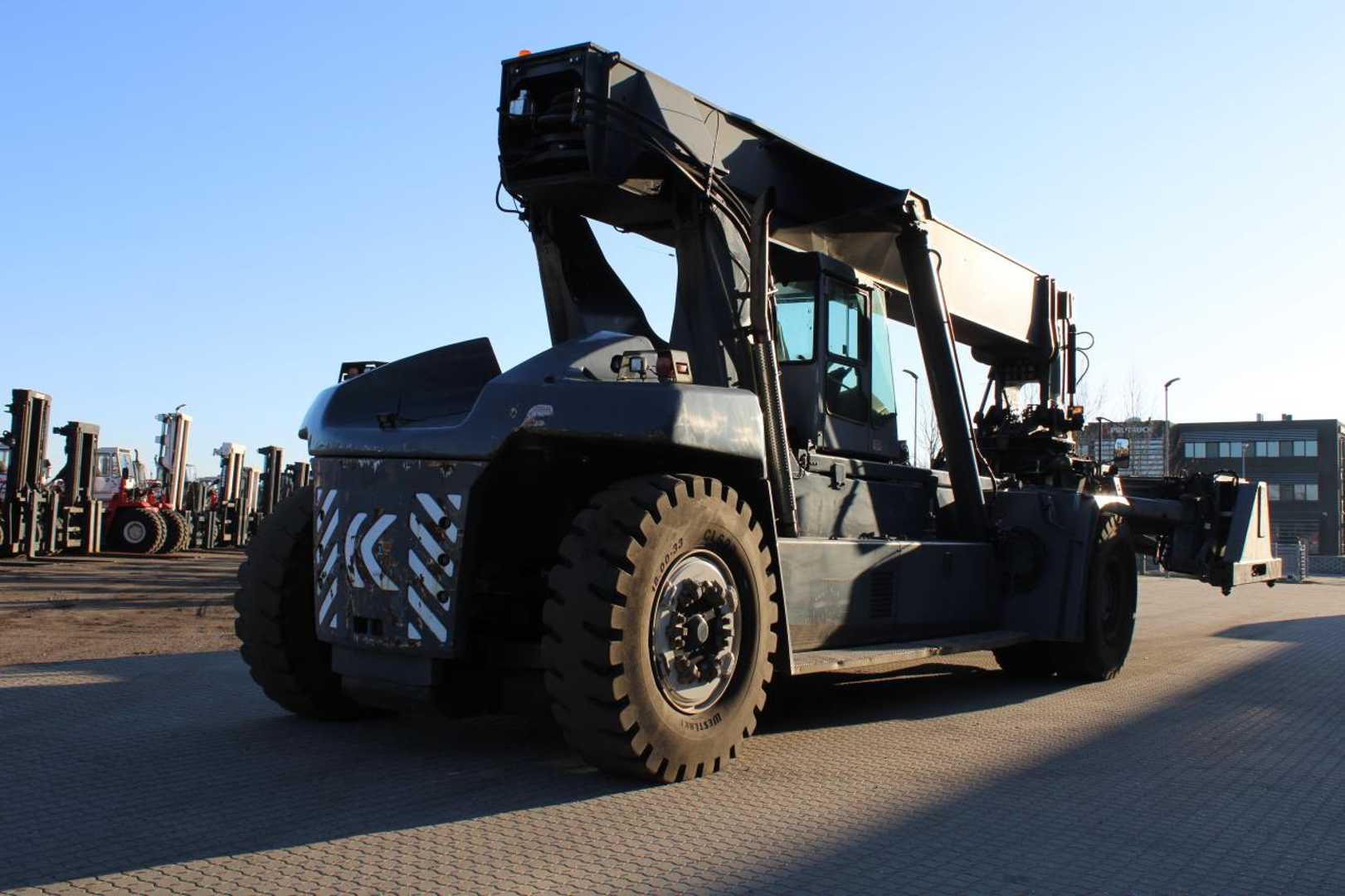 Used Forklift Kalmar DRF450-70S5X Pakeliamas krautuvas (Image 3) Used Forklift Kalmar DRF450-70S5X Pakeliamas krautuvas (Image 3)
