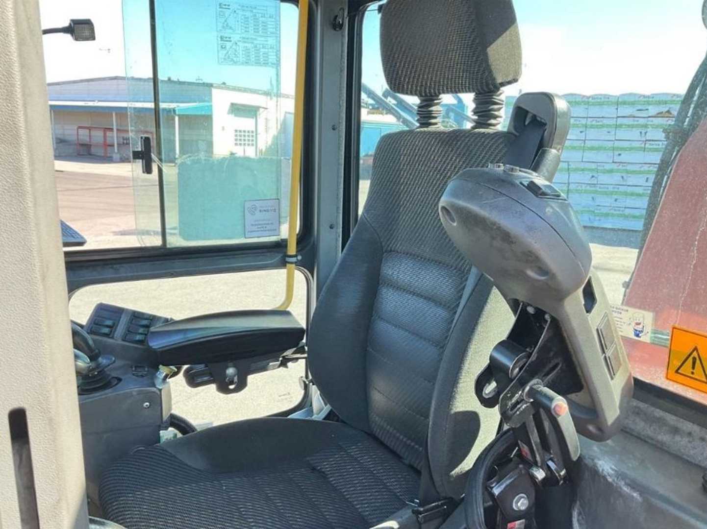 Used Forklift Kalmar DRF450-75C5XS Pakeliamas krautuvas (Image 11) Used Forklift Kalmar DRF450-75C5XS Pakeliamas krautuvas (Image 11)