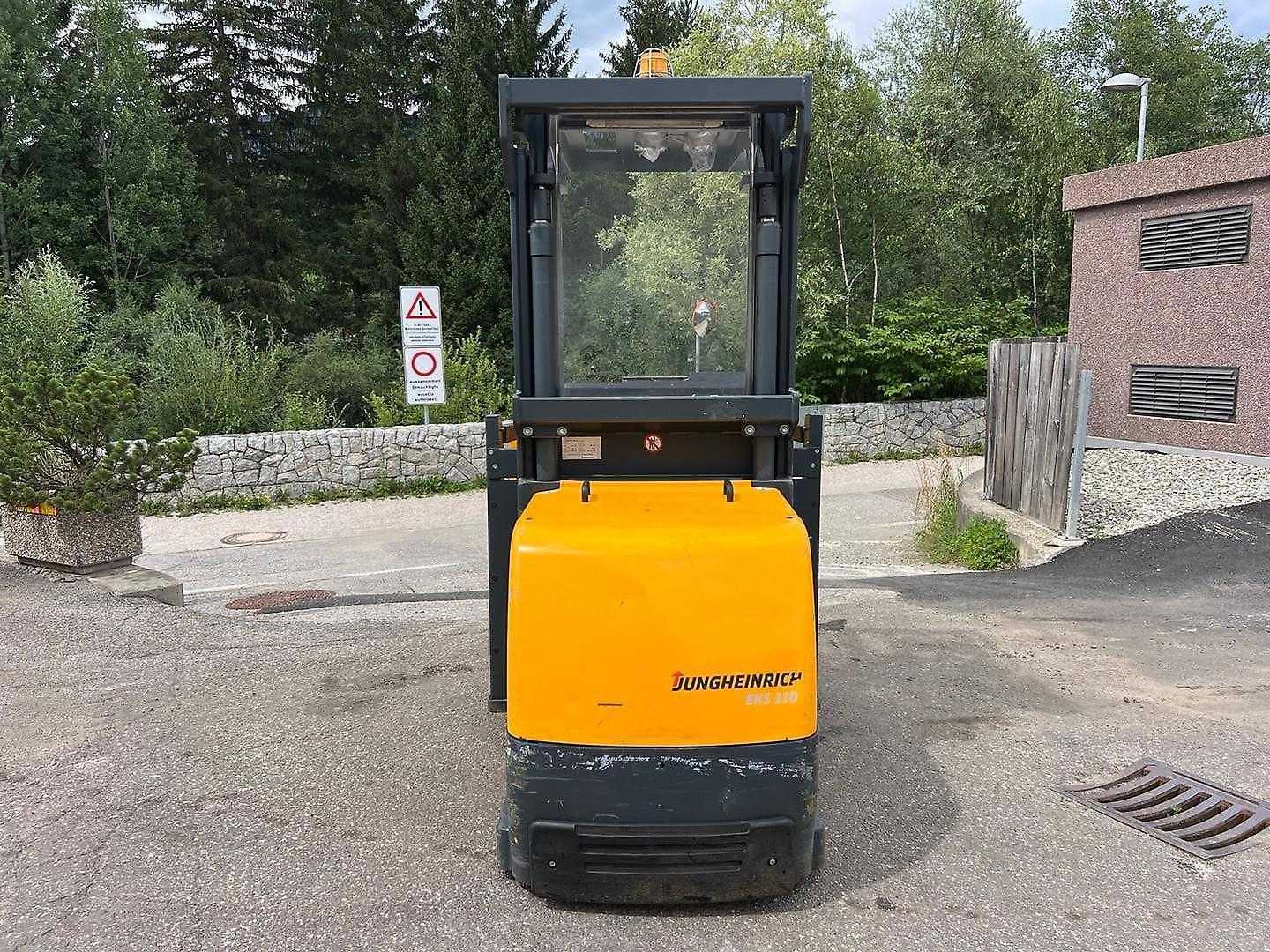 Used Forklift Jungheinrich EKS 110 - 280ZZ Vidutinio kėlimo krautuvas (2,5–6 m) (Image 3) Used Forklift Jungheinrich EKS 110 - 280ZZ Vidutinio kėlimo krautuvas (2,5–6 m) (Image 3)