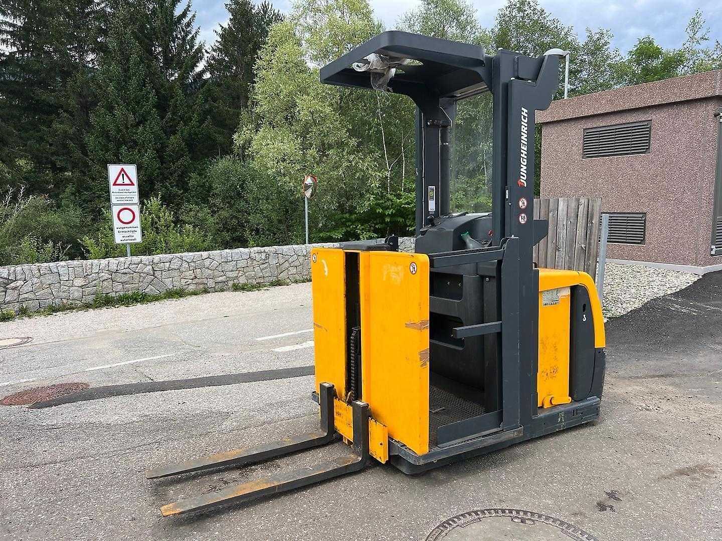 Used Forklift Jungheinrich EKS 110 - 280ZZ Vidutinio kėlimo krautuvas (2,5–6 m) (Image 4) Used Forklift Jungheinrich EKS 110 - 280ZZ Vidutinio kėlimo krautuvas (2,5–6 m) (Image 4)