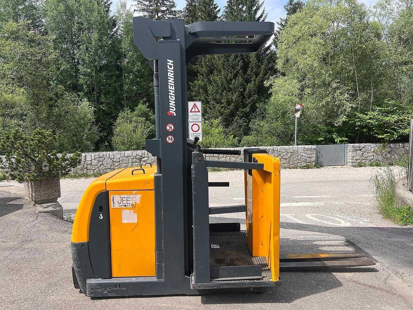 Used Forklift Jungheinrich EKS 110 - 280ZZ Vidutinio kėlimo krautuvas (2,5–6 m) (Image 2) Used Forklift Jungheinrich EKS 110 - 280ZZ Vidutinio kėlimo krautuvas (2,5–6 m) (Image 2)