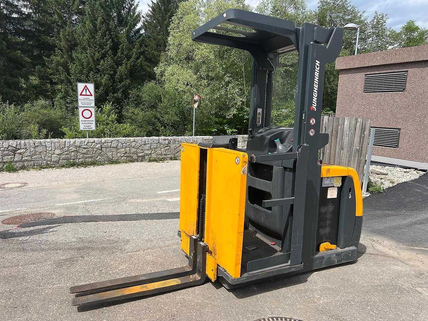 Used Forklift Jungheinrich EKS 110 - 280ZZ Vidutinio kėlimo krautuvas (2,5–6 m) (Image 4) Used Forklift Jungheinrich EKS 110 - 280ZZ Vidutinio kėlimo krautuvas (2,5–6 m) (Image 4)