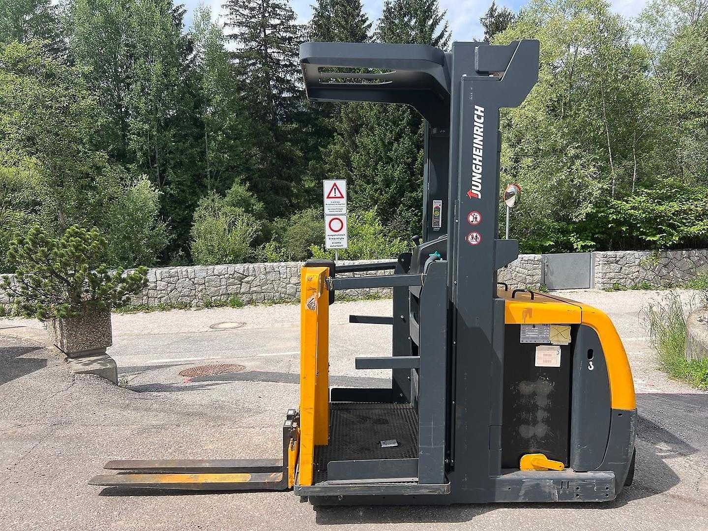 Used Forklift Jungheinrich EKS 110 - 280ZZ Vidutinio kėlimo krautuvas (2,5–6 m) (Image 5) Used Forklift Jungheinrich EKS 110 - 280ZZ Vidutinio kėlimo krautuvas (2,5–6 m) (Image 5)
