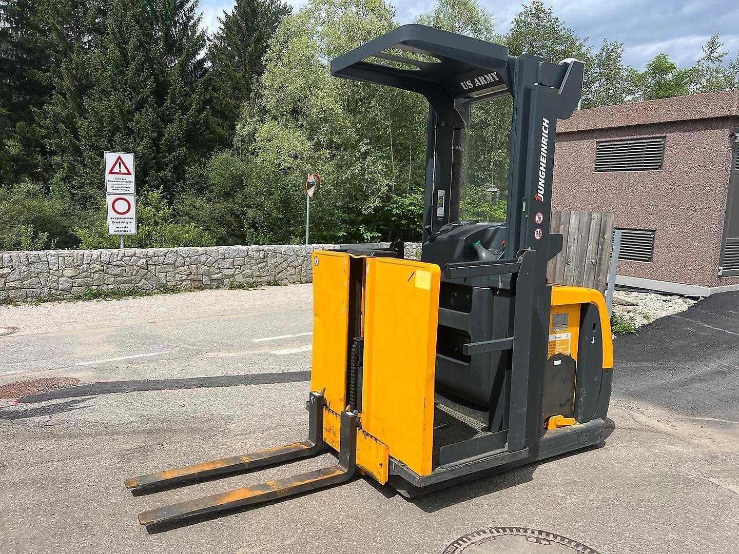 Used Forklift Jungheinrich EKS 110 - 280ZZ Vidutinio kėlimo krautuvas (2,5–6 m) (Image 4) Used Forklift Jungheinrich EKS 110 - 280ZZ Vidutinio kėlimo krautuvas (2,5–6 m) (Image 4)