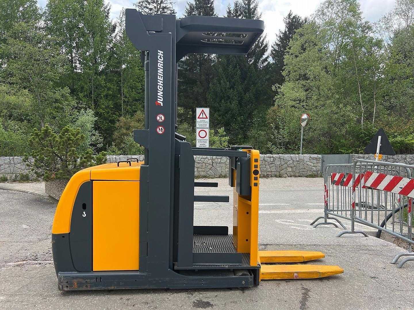 Used Forklift Jungheinrich EKS 110 - 280ZZ Vidutinio kėlimo krautuvas (2,5–6 m) (Image 2) Used Forklift Jungheinrich EKS 110 - 280ZZ Vidutinio kėlimo krautuvas (2,5–6 m) (Image 2)
