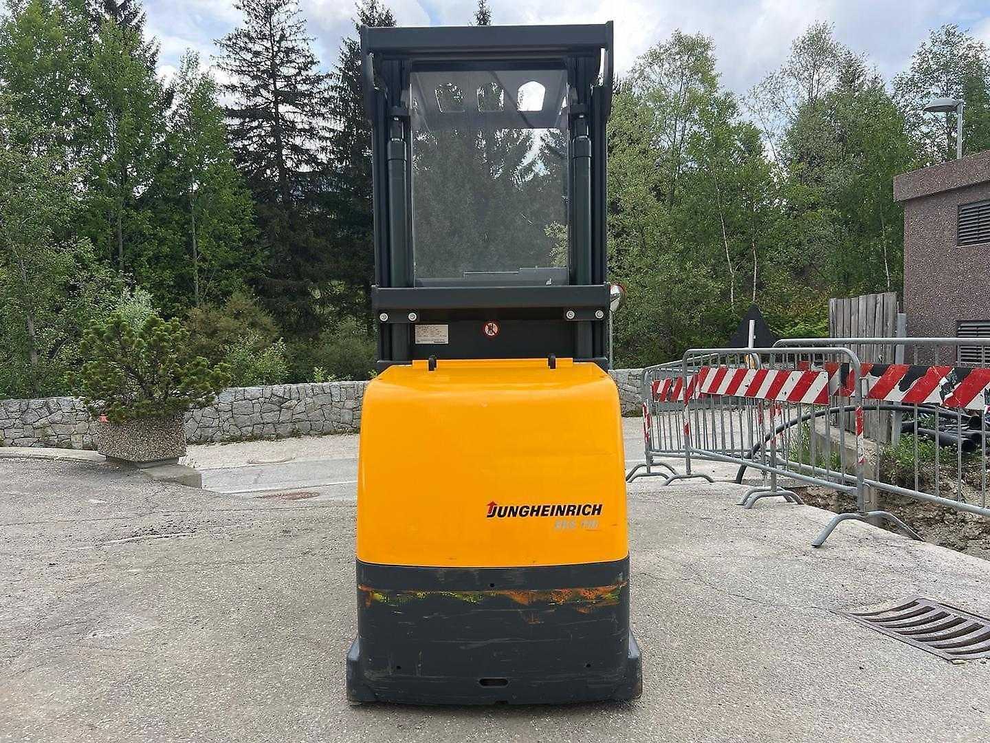 Used Forklift Jungheinrich EKS 110 - 280ZZ Vidutinio kėlimo krautuvas (2,5–6 m) (Image 3) Used Forklift Jungheinrich EKS 110 - 280ZZ Vidutinio kėlimo krautuvas (2,5–6 m) (Image 3)