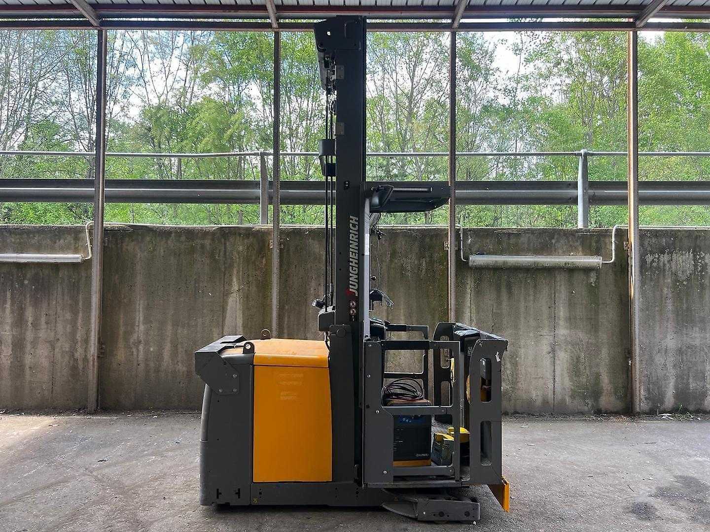 Used Forklift Jungheinrich EKS 312 - 550ZT Vidutinio kėlimo krautuvas (2,5–6 m) (Image 2) Used Forklift Jungheinrich EKS 312 - 550ZT Vidutinio kėlimo krautuvas (2,5–6 m) (Image 2)