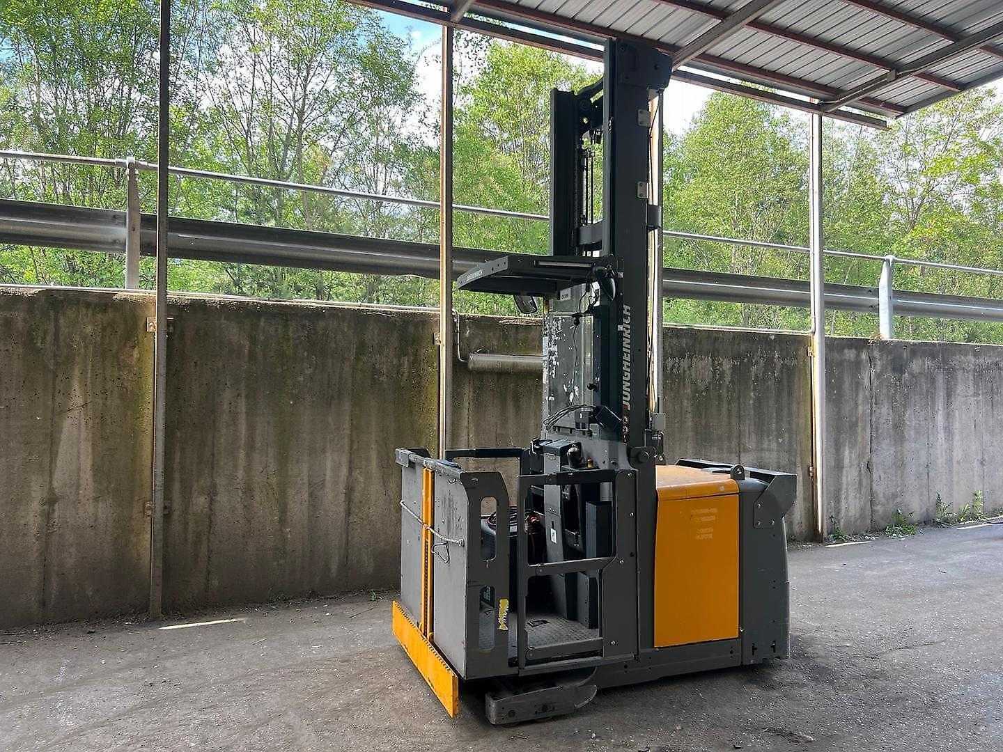 Used Forklift Jungheinrich EKS 312 - 550ZT Vidutinio kėlimo krautuvas (2,5–6 m) (Image 4) Used Forklift Jungheinrich EKS 312 - 550ZT Vidutinio kėlimo krautuvas (2,5–6 m) (Image 4)