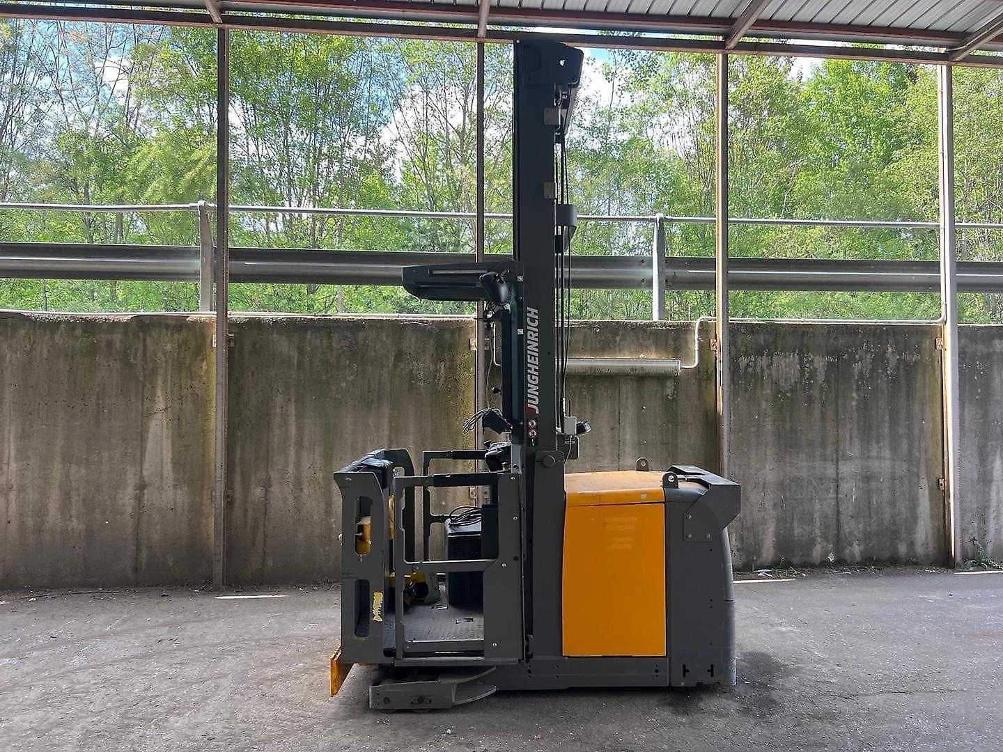 Used Forklift Jungheinrich EKS 312 - 550ZT Vidutinio kėlimo krautuvas (2,5–6 m) (Image 5) Used Forklift Jungheinrich EKS 312 - 550ZT Vidutinio kėlimo krautuvas (2,5–6 m) (Image 5)