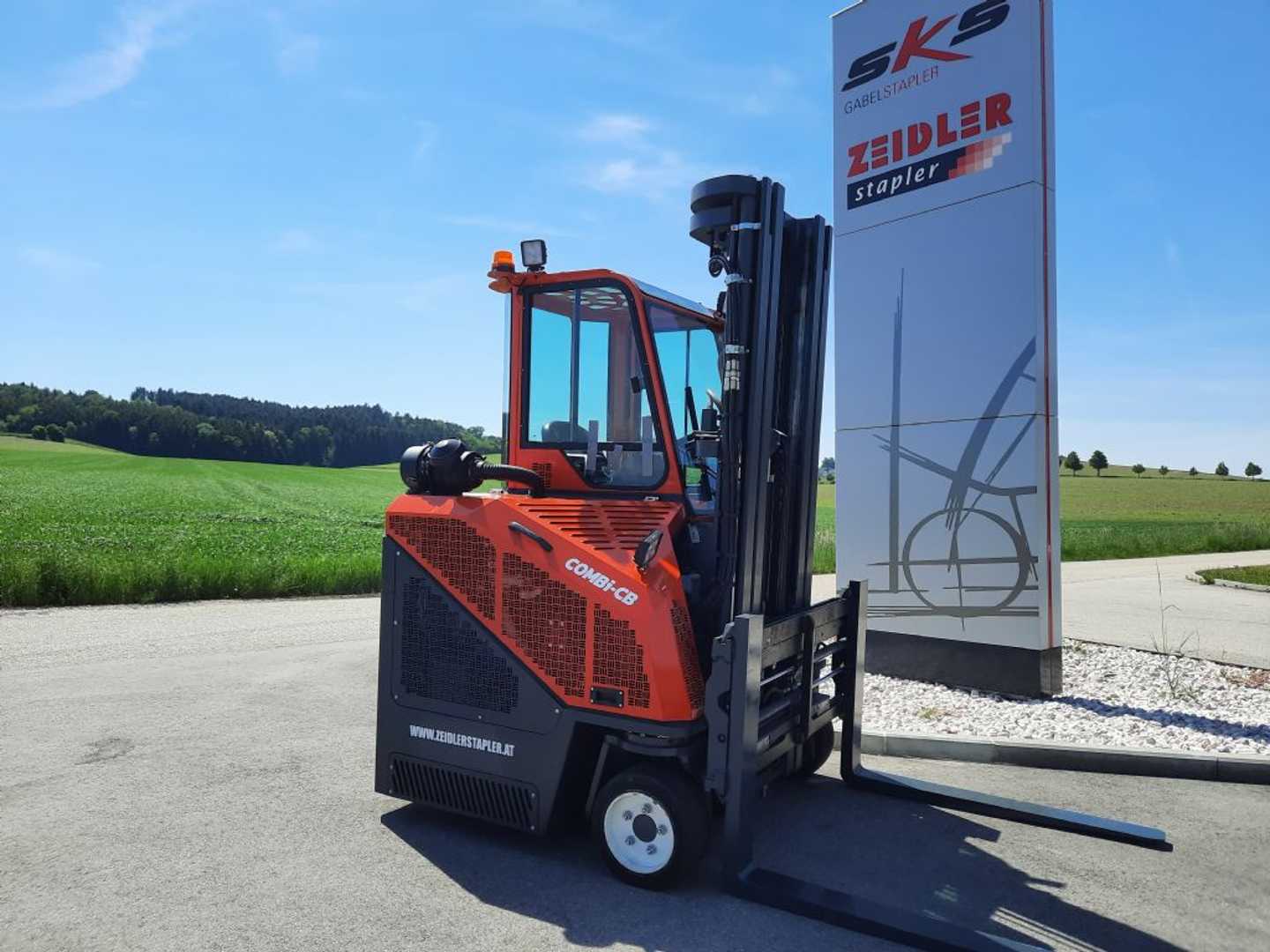 Used Forklift Combilift CB3000 Šoninis krautuvas (Image 3) Used Forklift Combilift CB3000 Šoninis krautuvas (Image 3)