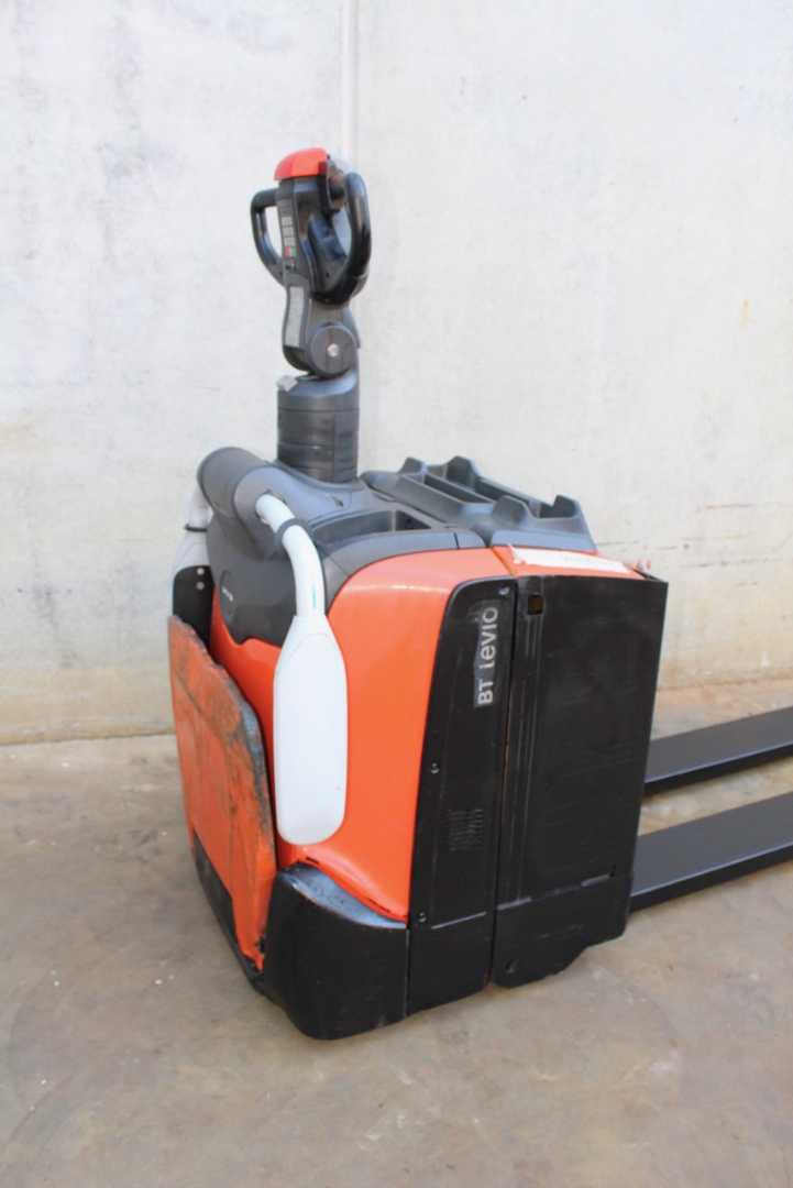 Used Forklift BT LPE200 Žemas vežimėlis (pusiau elektrinis) (Image 3) Used Forklift BT LPE200 Žemas vežimėlis (pusiau elektrinis) (Image 3)