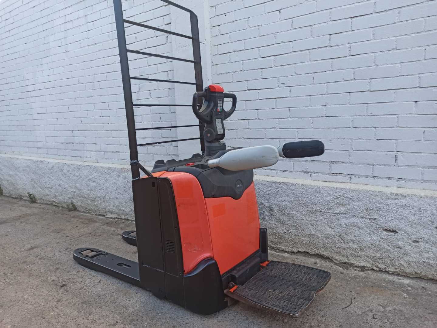Used Forklift BT LPE200 FRUTERA Žemas vežimėlis (pusiau elektrinis) (Image 1)