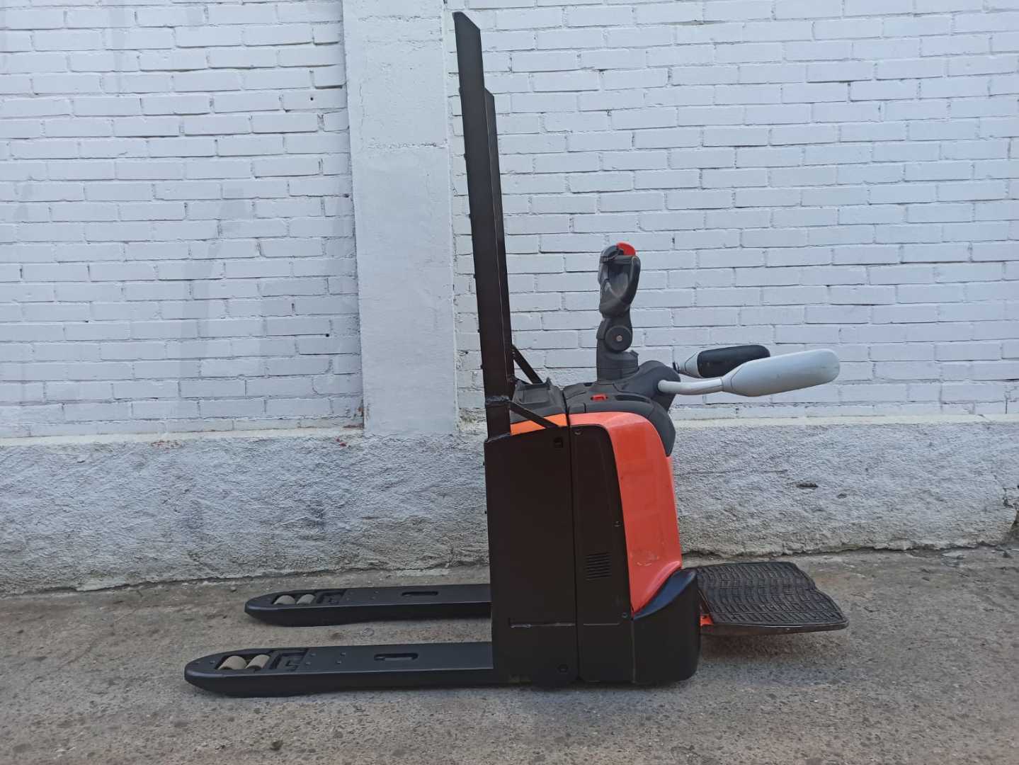 Used Forklift BT LPE200 FRUTERA Žemas vežimėlis (pusiau elektrinis) (Image 2)