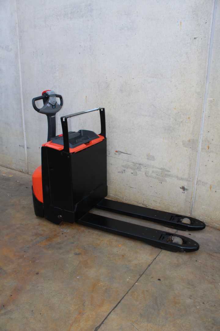 Used Forklift BT LWE180 Žemas vežimėlis (pusiau elektrinis) (Image 4)