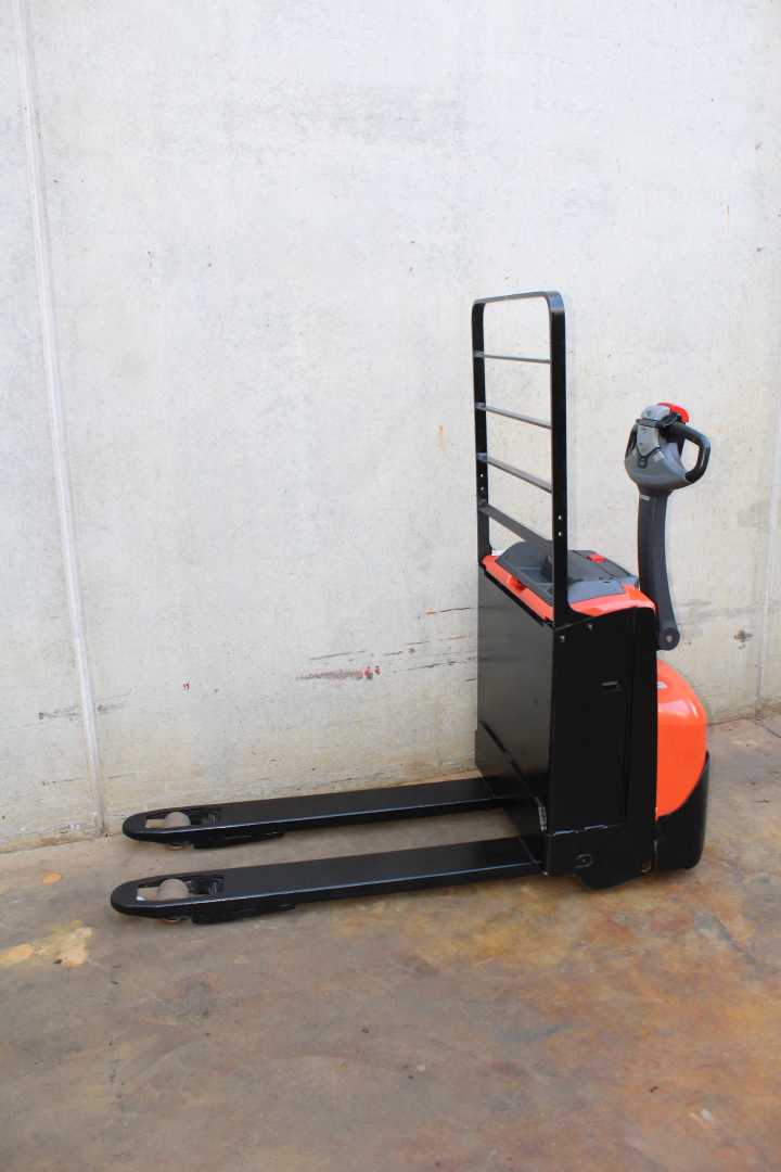 Used Forklift BT LWE 160 Žemas vežimėlis (pusiau elektrinis) (Image 2) Used Forklift BT LWE 160 Žemas vežimėlis (pusiau elektrinis) (Image 2)