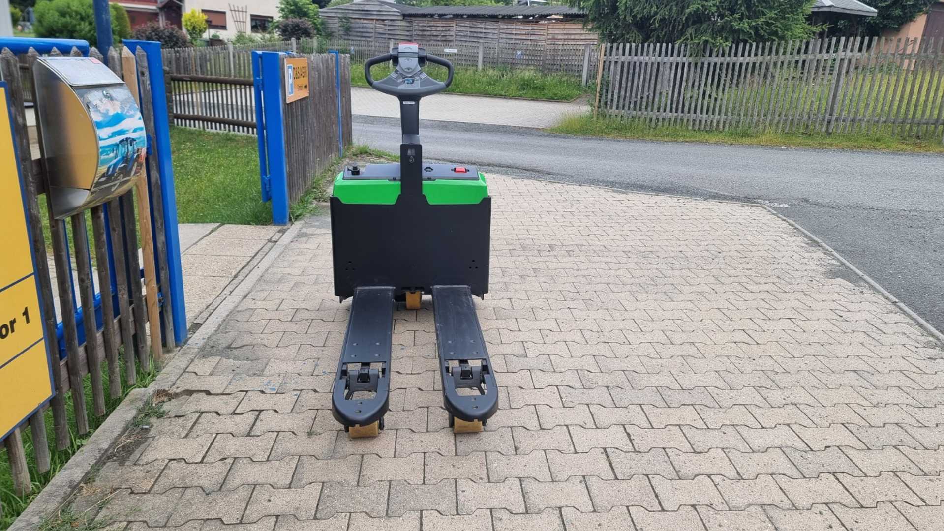 Used Forklift Cesab P216i Žemas vežimėlis (pusiau elektrinis) (Image 4) Used Forklift Cesab P216i Žemas vežimėlis (pusiau elektrinis) (Image 4)