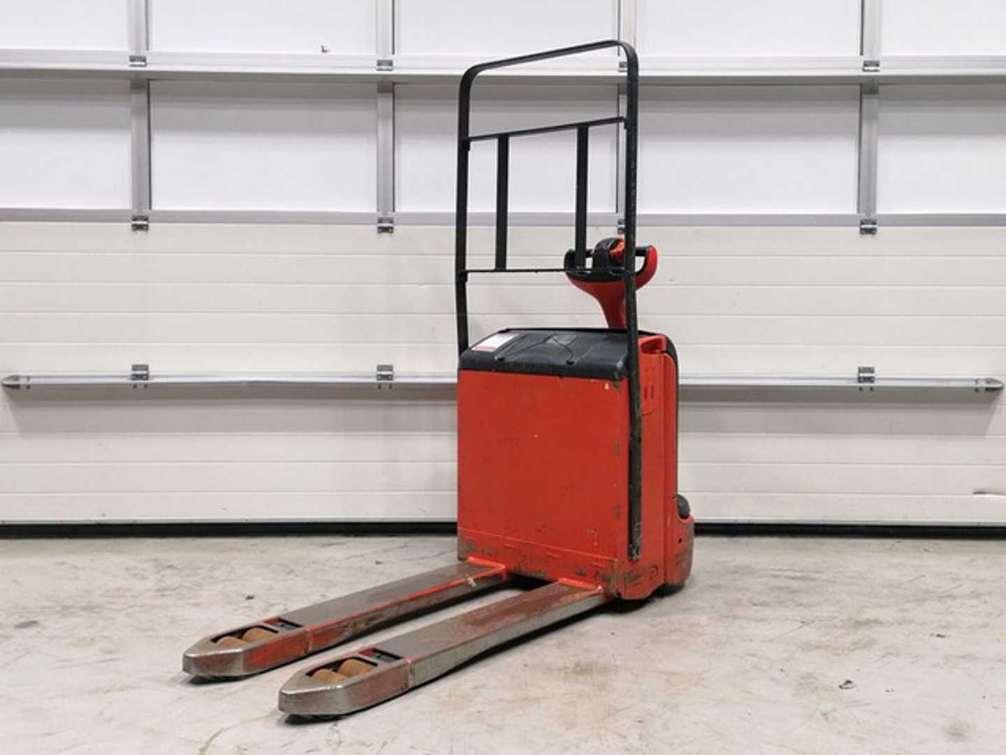 Used Forklift Linde T16 Žemas vežimėlis (pusiau elektrinis) (Image 1) Used Forklift Linde T16 Žemas vežimėlis (pusiau elektrinis) (Image 1)