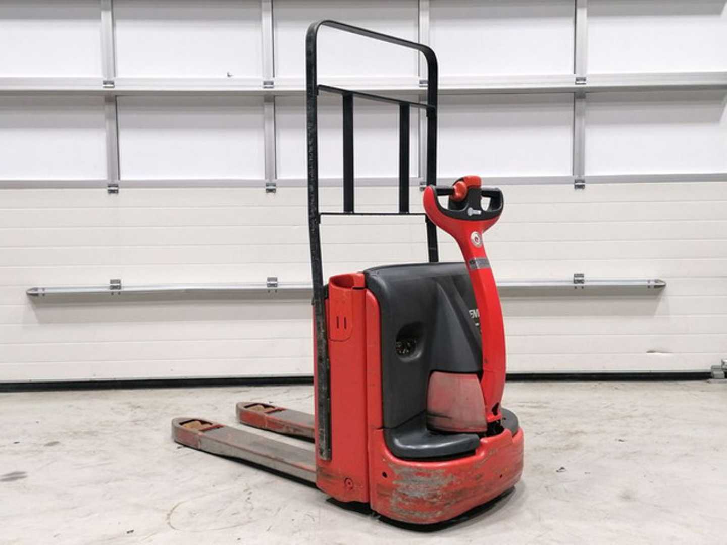 Used Forklift Linde T16 Žemas vežimėlis (pusiau elektrinis) (Image 3) Used Forklift Linde T16 Žemas vežimėlis (pusiau elektrinis) (Image 3)