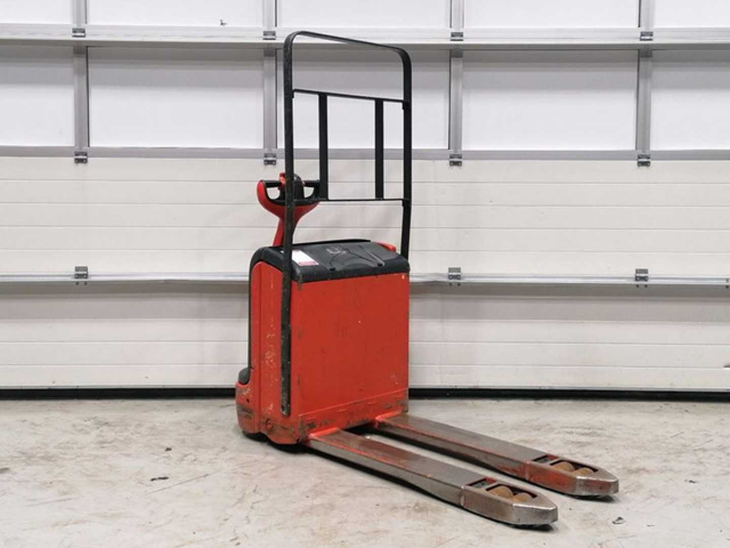 Used Forklift Linde T16 Žemas vežimėlis (pusiau elektrinis) (Image 6) Used Forklift Linde T16 Žemas vežimėlis (pusiau elektrinis) (Image 6)
