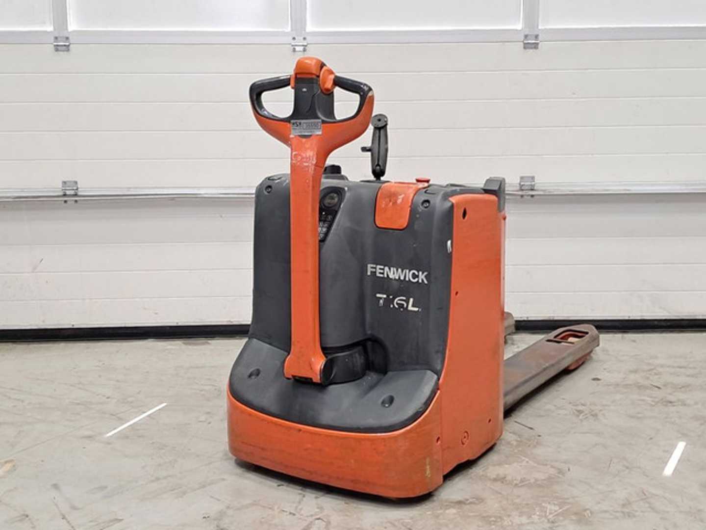 Used Forklift Linde T16L Žemas vežimėlis (pusiau elektrinis) (Image 4) Used Forklift Linde T16L Žemas vežimėlis (pusiau elektrinis) (Image 4)