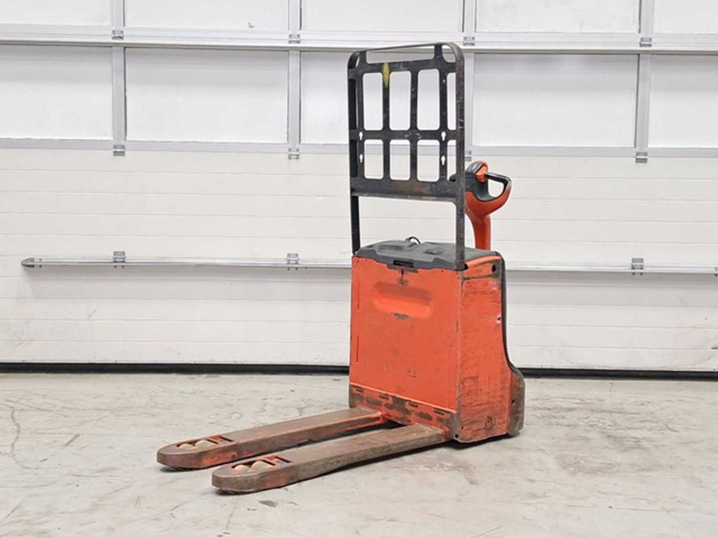 Used Forklift Linde T16 Žemas vežimėlis (pusiau elektrinis) (Image 1) Used Forklift Linde T16 Žemas vežimėlis (pusiau elektrinis) (Image 1)