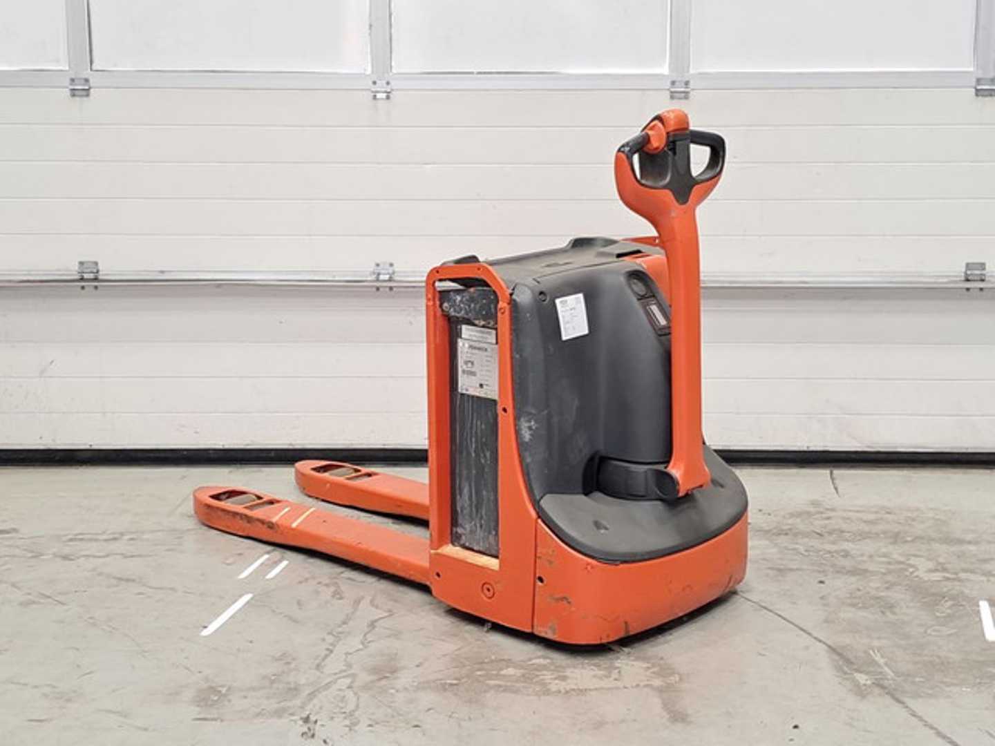 Used Forklift Linde T16 Žemas vežimėlis (pusiau elektrinis) (Image 3) Used Forklift Linde T16 Žemas vežimėlis (pusiau elektrinis) (Image 3)