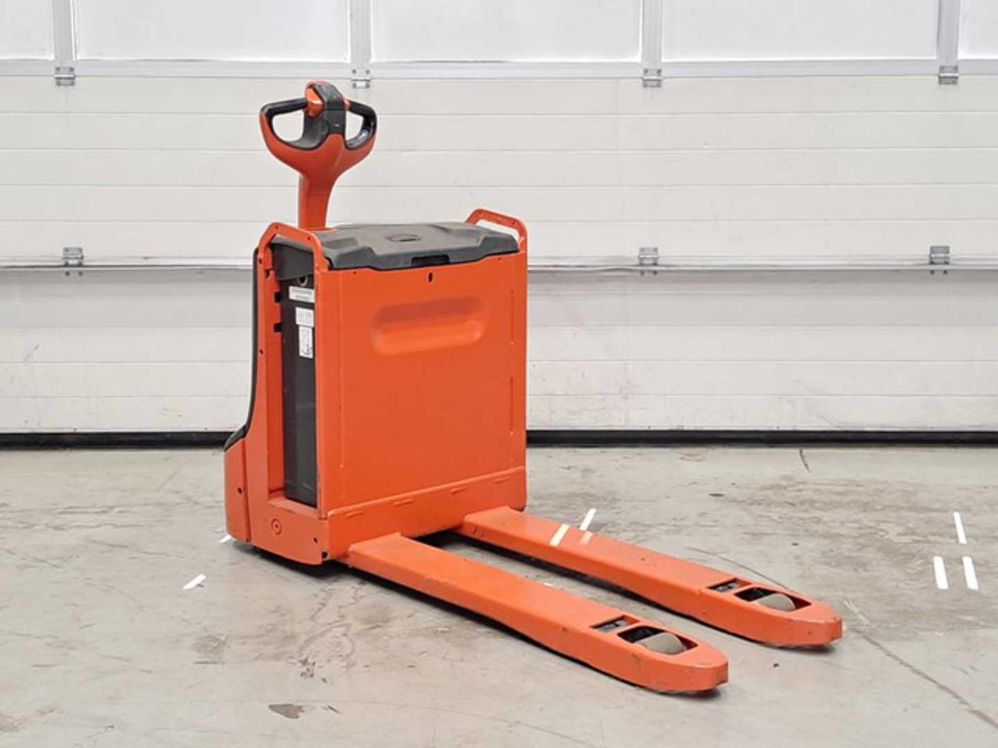 Used Forklift Linde T16 Žemas vežimėlis (pusiau elektrinis) (Image 6) Used Forklift Linde T16 Žemas vežimėlis (pusiau elektrinis) (Image 6)