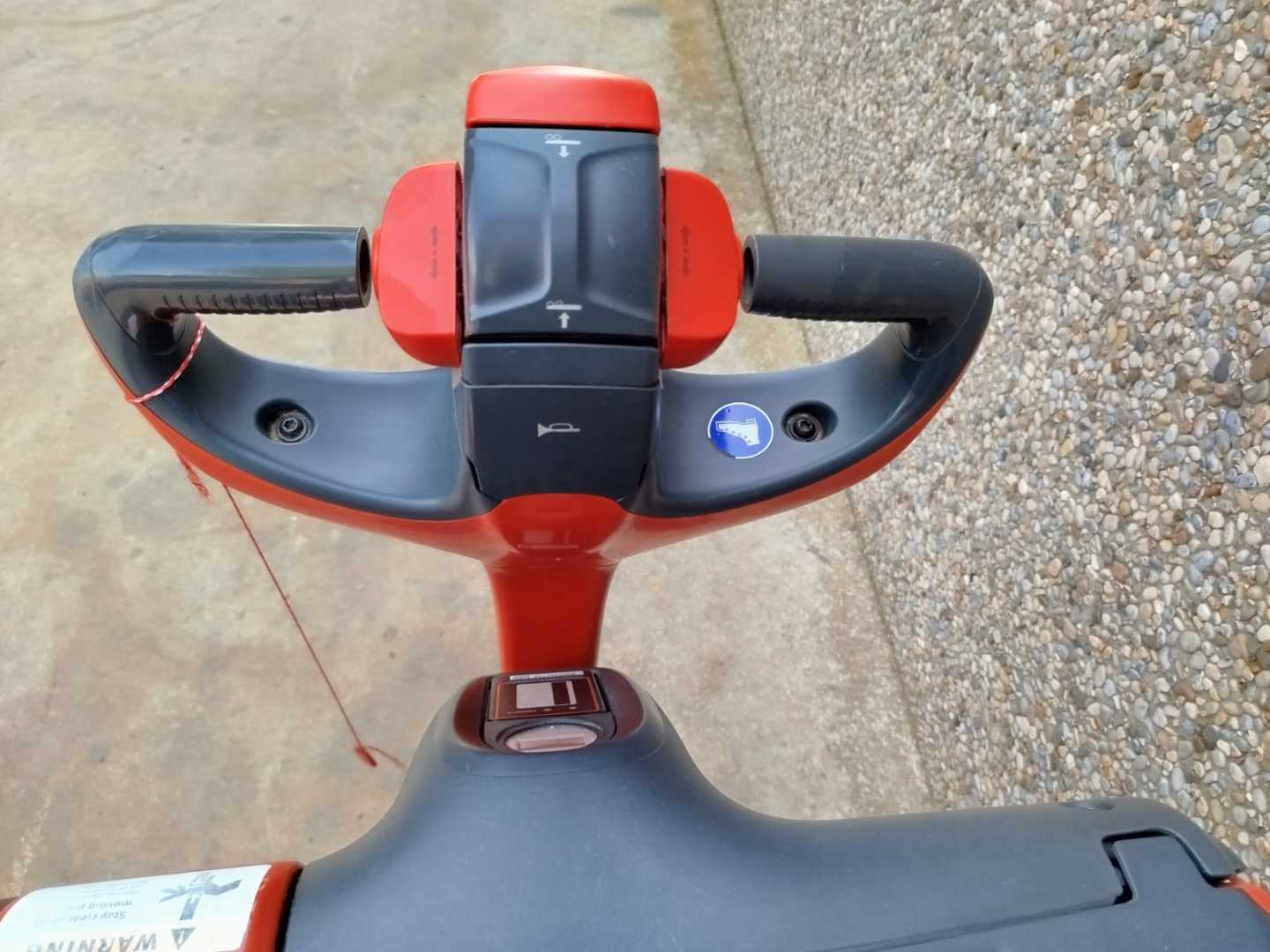 Used Forklift Linde T16 Li-ion Žemas vežimėlis (pusiau elektrinis) (Image 6) Used Forklift Linde T16 Li-ion Žemas vežimėlis (pusiau elektrinis) (Image 6)