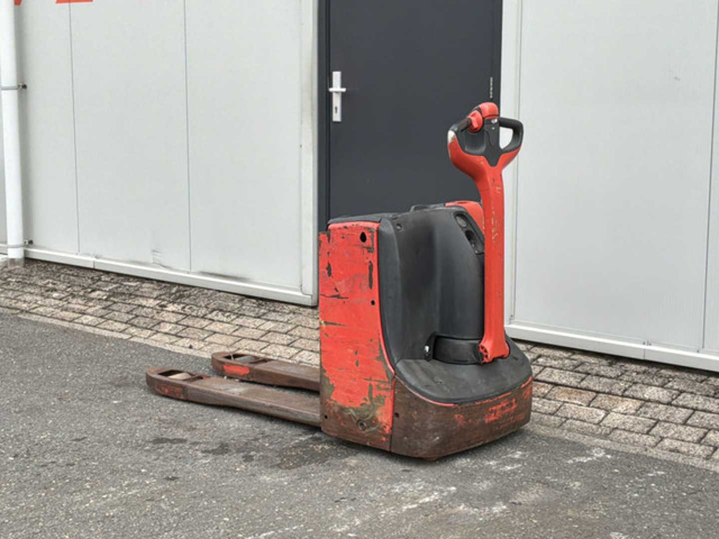 Used Forklift Linde T16 Žemas vežimėlis (pusiau elektrinis) (Image 2)