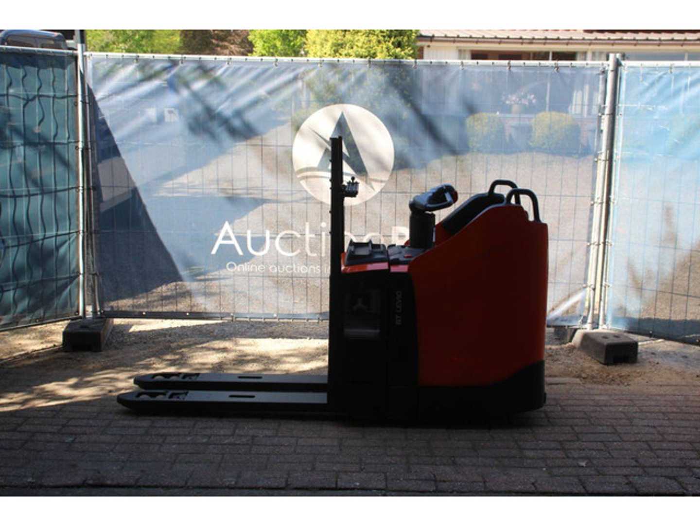 Used Forklift Toyota LPE250 Žemas vežimėlis (pusiau elektrinis) (Image 2)