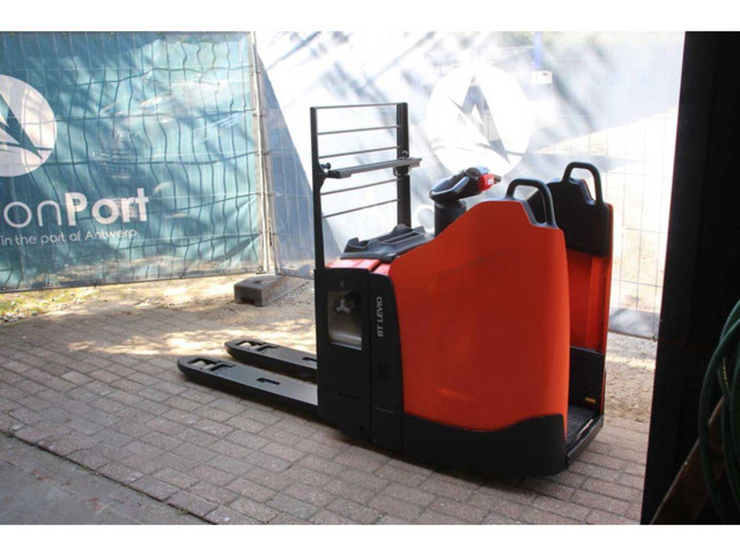 Used Forklift Toyota LPE250 Žemas vežimėlis (pusiau elektrinis) (Image 3)