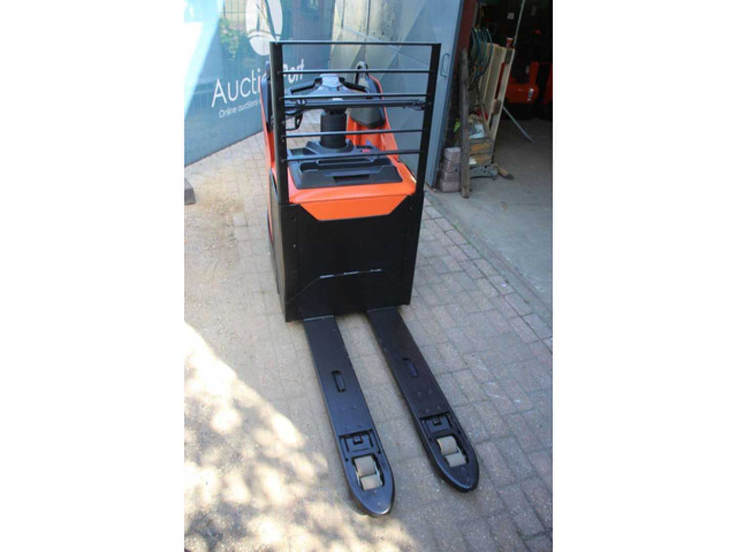 Used Forklift Toyota LPE250 Žemas vežimėlis (pusiau elektrinis) (Image 6)