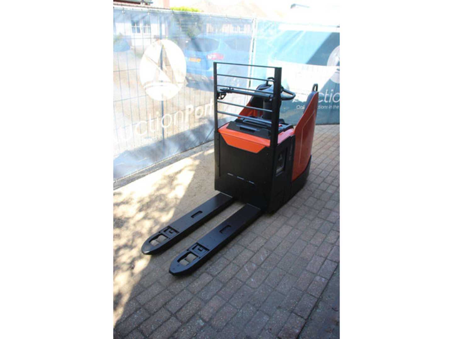 Used Forklift Toyota LPE250 Žemas vežimėlis (pusiau elektrinis) (Image 8)