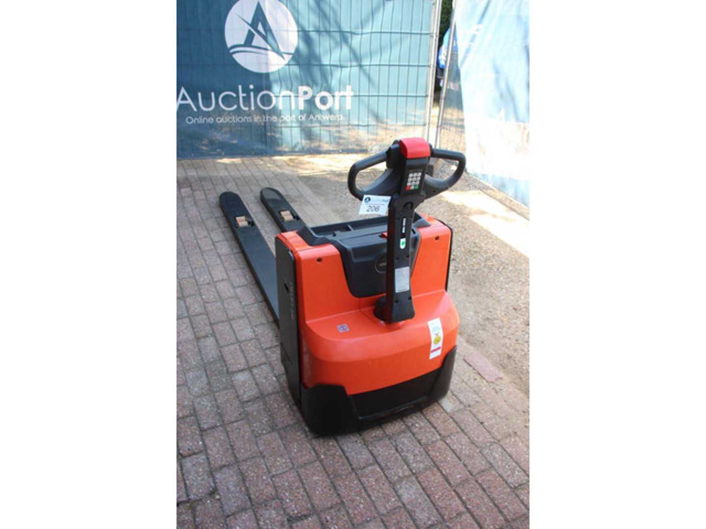 Used Forklift Toyota LWE200 Žemas vežimėlis (pusiau elektrinis) (Image 3)