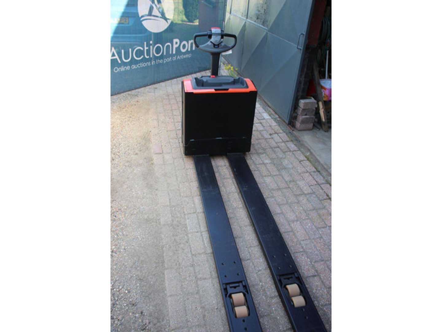 Used Forklift Toyota LWE200 Žemas vežimėlis (pusiau elektrinis) (Image 6)