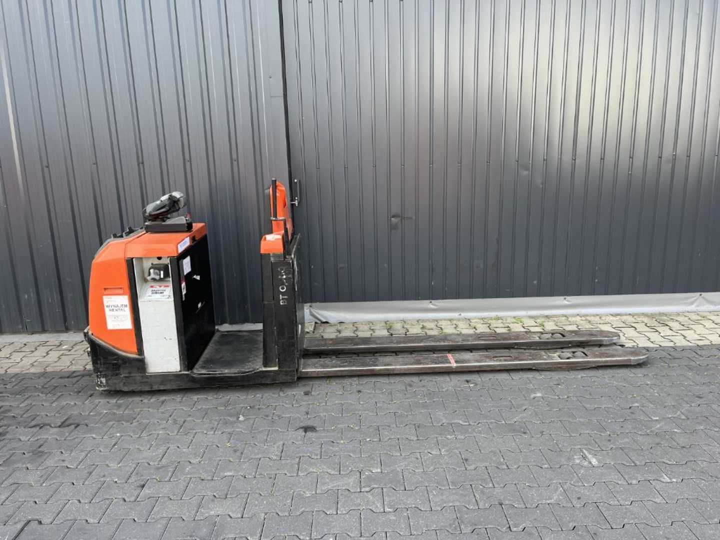 Used Forklift BT OSE250 Žemo kėlimo krautuvas (< 2,5 m) (Image 2) Used Forklift BT OSE250 Žemo kėlimo krautuvas (< 2,5 m) (Image 2)