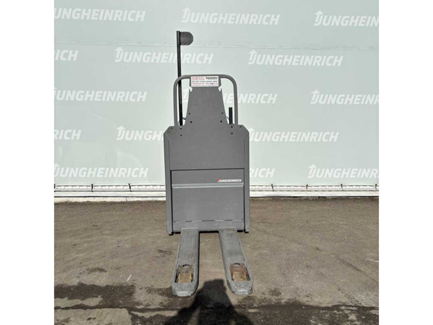 Used Forklift Jungheinrich ECE 225 1150mm Žemo kėlimo krautuvas (< 2,5 m) (Image 3) Used Forklift Jungheinrich ECE 225 1150mm Žemo kėlimo krautuvas (< 2,5 m) (Image 3)