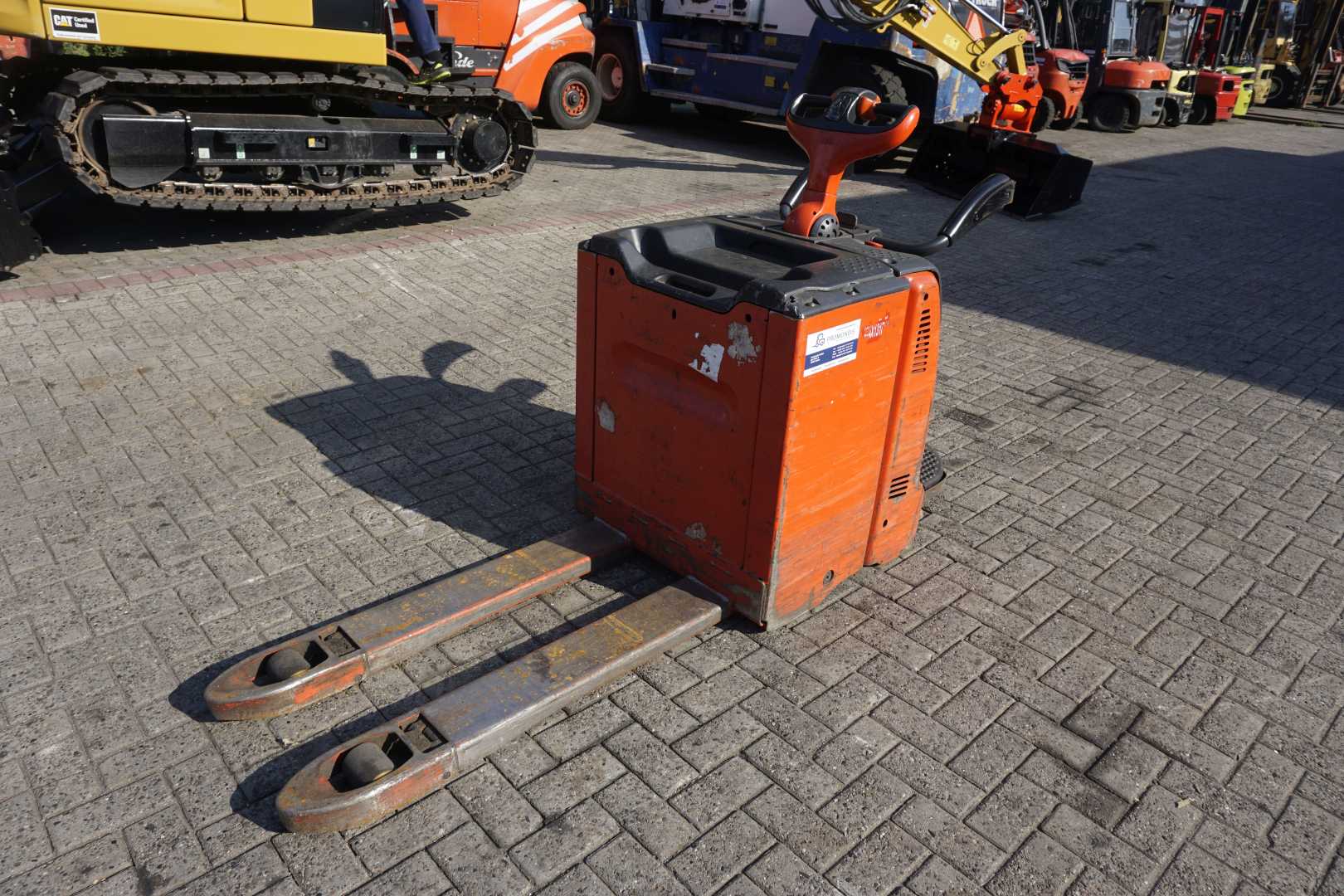 Used Forklift Linde T 20 AP Žemo kėlimo krautuvas (< 2,5 m) (Image 1) Used Forklift Linde T 20 AP Žemo kėlimo krautuvas (< 2,5 m) (Image 1)