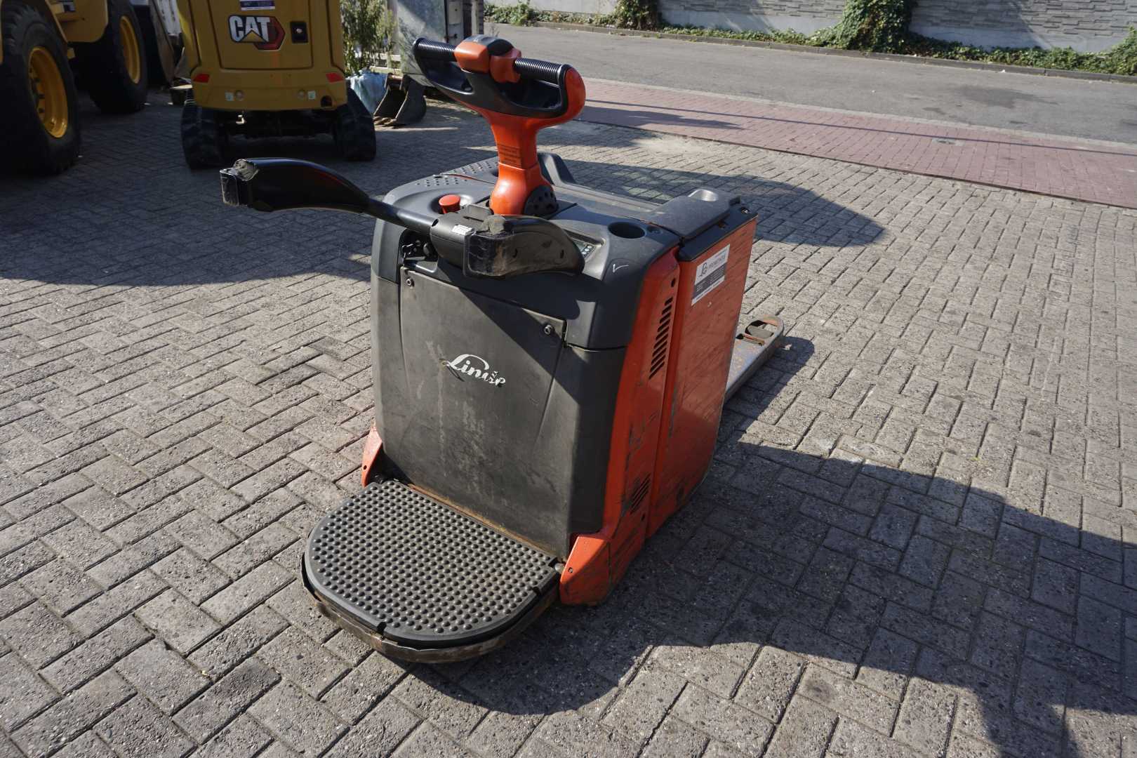 Used Forklift Linde T 20 AP Žemo kėlimo krautuvas (< 2,5 m) (Image 4) Used Forklift Linde T 20 AP Žemo kėlimo krautuvas (< 2,5 m) (Image 4)