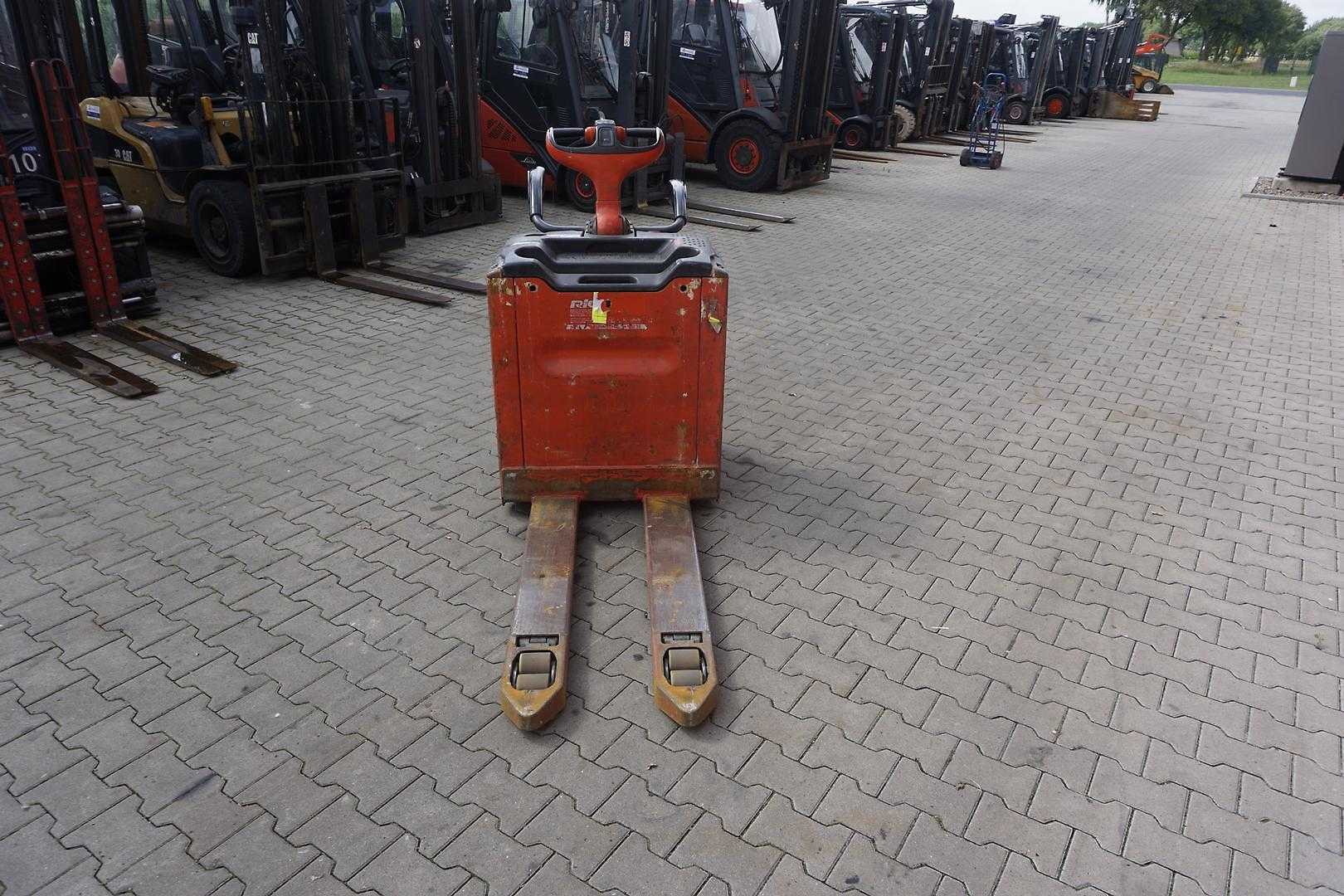 Used Forklift Linde T 20 AP Žemo kėlimo krautuvas (< 2,5 m) (Image 4) Used Forklift Linde T 20 AP Žemo kėlimo krautuvas (< 2,5 m) (Image 4)