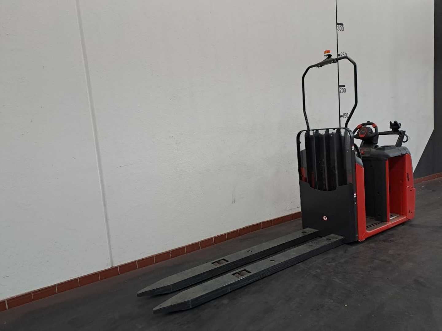 Used Forklift Linde N20 C LX : 2,0t Žemo kėlimo krautuvas (< 2,5 m) (Image 2) Used Forklift Linde N20 C LX : 2,0t Žemo kėlimo krautuvas (< 2,5 m) (Image 2)
