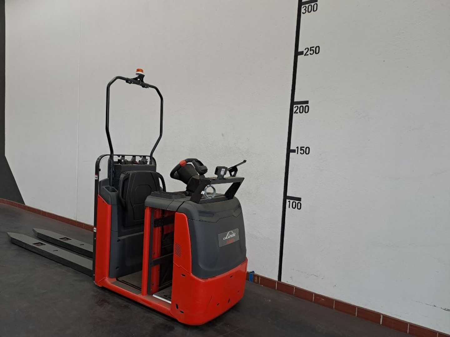 Used Forklift Linde N20 C LX : 2,0t Žemo kėlimo krautuvas (< 2,5 m) (Image 3) Used Forklift Linde N20 C LX : 2,0t Žemo kėlimo krautuvas (< 2,5 m) (Image 3)