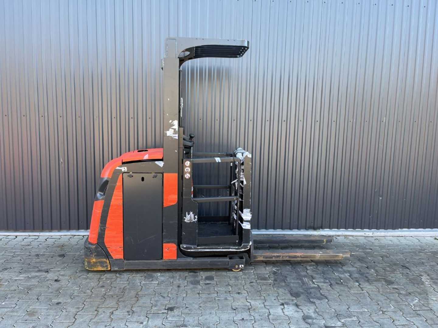 Used Forklift Linde V10 Žemo kėlimo krautuvas (< 2,5 m) (Image 2) Used Forklift Linde V10 Žemo kėlimo krautuvas (< 2,5 m) (Image 2)