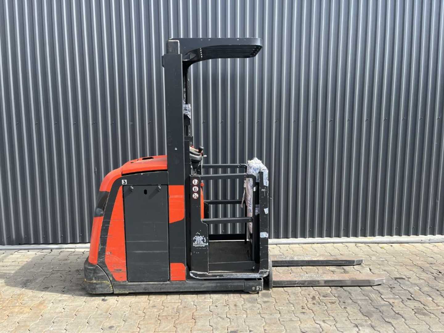 Used Forklift Linde V10 Žemo kėlimo krautuvas (< 2,5 m) (Image 2) Used Forklift Linde V10 Žemo kėlimo krautuvas (< 2,5 m) (Image 2)