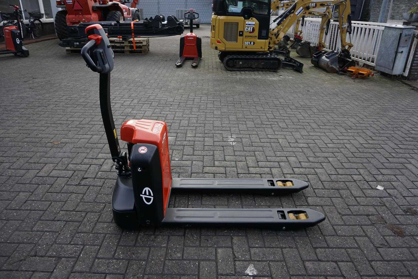 Used Forklift Other EPL 154 Žemo kėlimo krautuvas (< 2,5 m) (Image 3) Used Forklift Other EPL 154 Žemo kėlimo krautuvas (< 2,5 m) (Image 3)