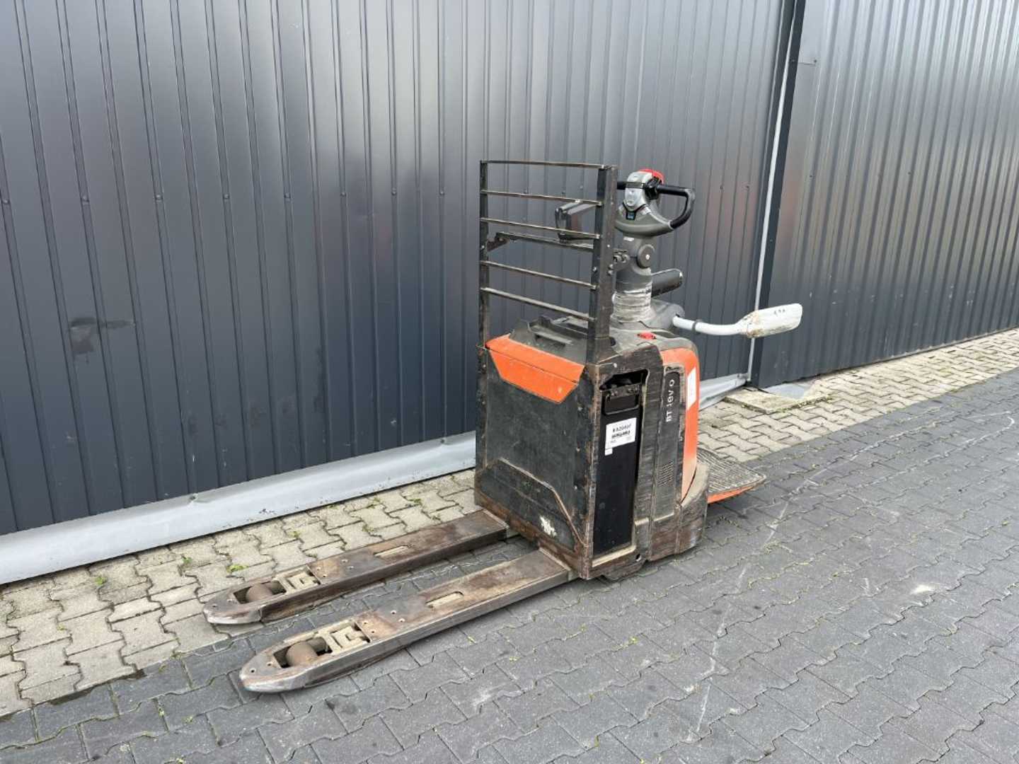 Used Forklift BT LPE200 Žemo kėlimo krautuvas su grąžulu (Image 1) Used Forklift BT LPE200 Žemo kėlimo krautuvas su grąžulu (Image 1)