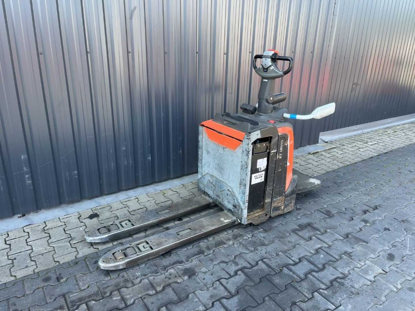 Used Forklift BT LPE200 Žemo kėlimo krautuvas su grąžulu (Image 1) Used Forklift BT LPE200 Žemo kėlimo krautuvas su grąžulu (Image 1)