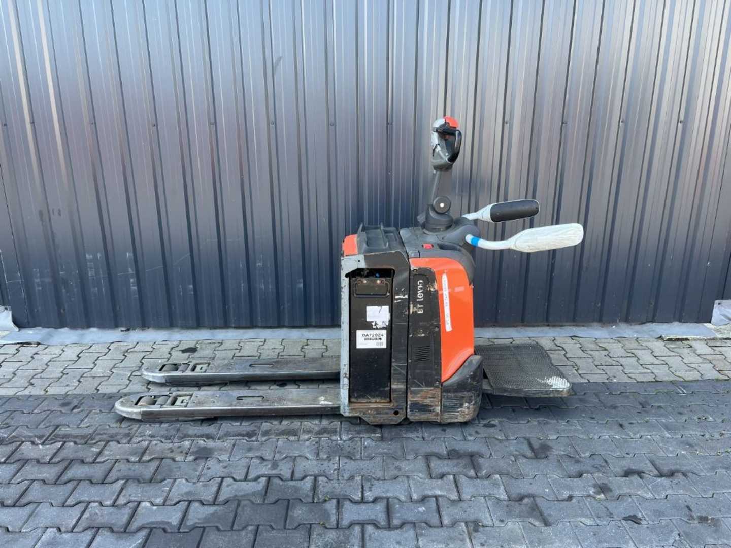Used Forklift BT LPE200 Žemo kėlimo krautuvas su grąžulu (Image 2) Used Forklift BT LPE200 Žemo kėlimo krautuvas su grąžulu (Image 2)