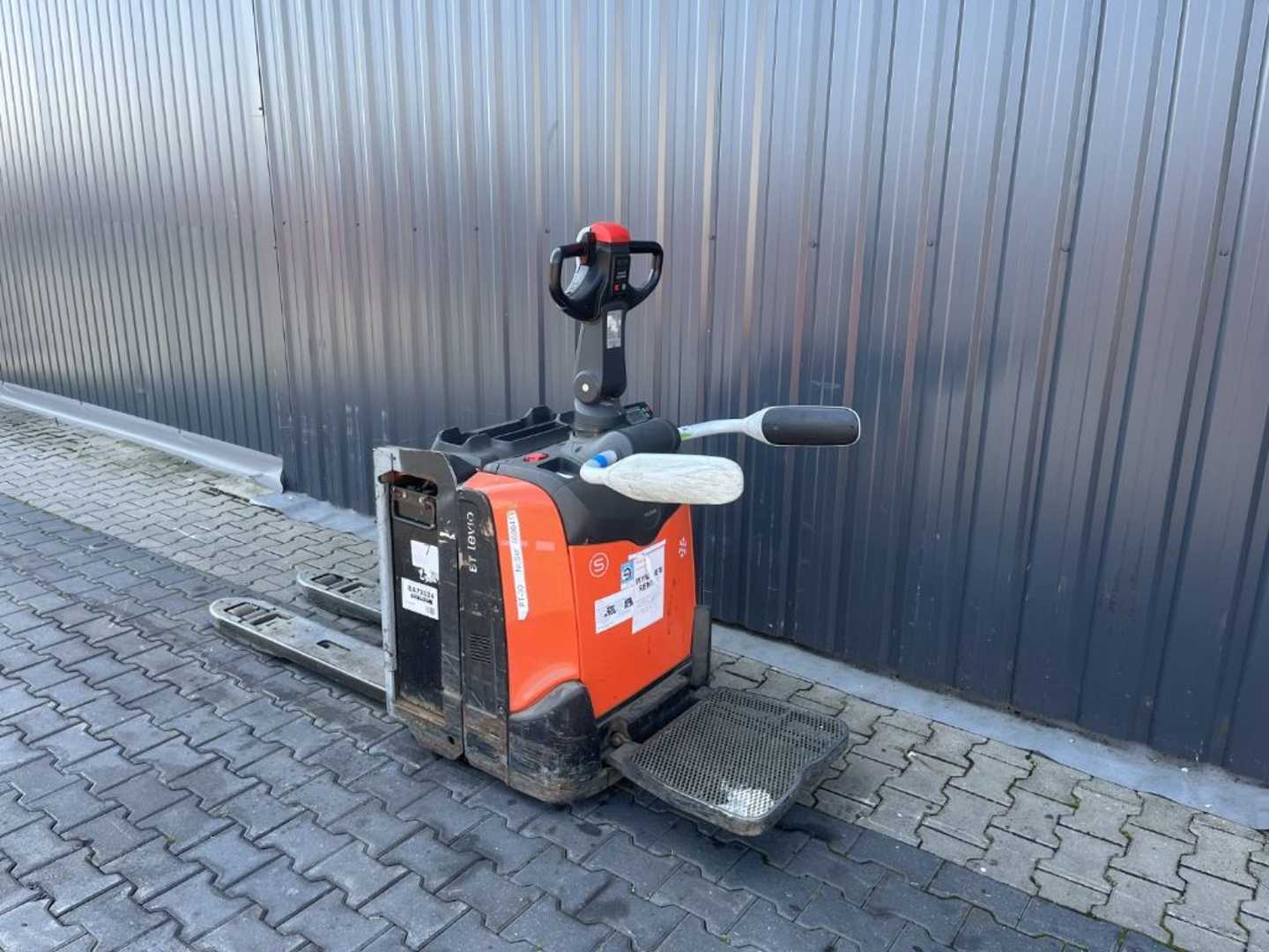 Used Forklift BT LPE200 Žemo kėlimo krautuvas su grąžulu (Image 3) Used Forklift BT LPE200 Žemo kėlimo krautuvas su grąžulu (Image 3)